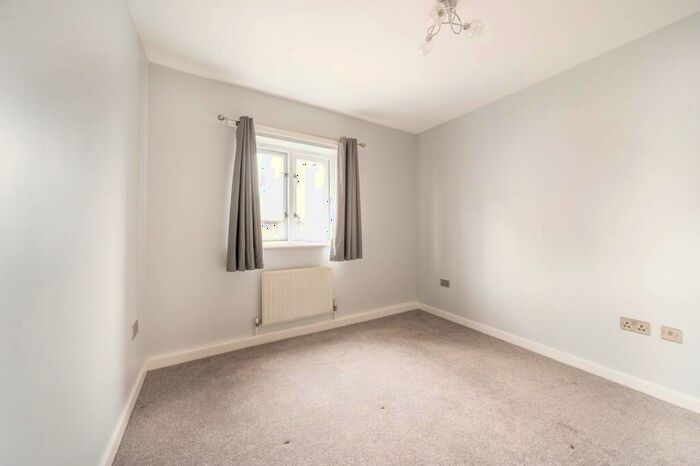 2 Bedroom Flat To Rent In Well Street, Stratford, London, E15