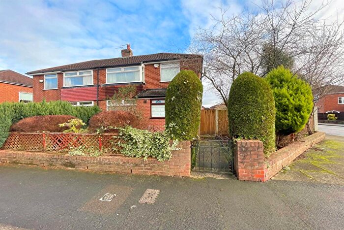 3 Bedroom Semi Detached House For Sale In Wenlock Road, Sale, M33