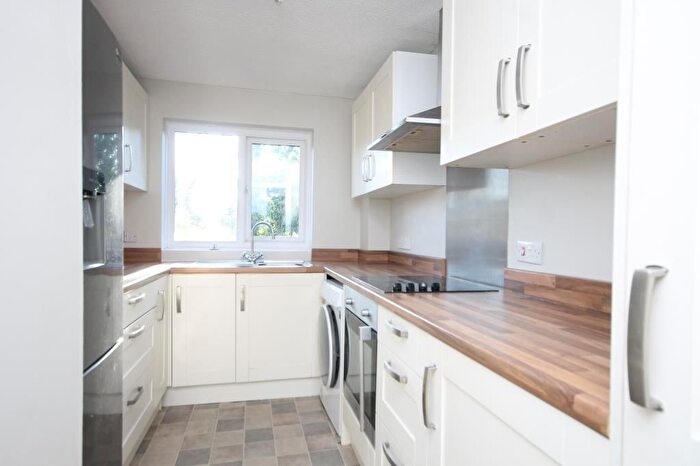 1 Bedroom Flat For Sale In Bracken Close, Great Bookham, KT23