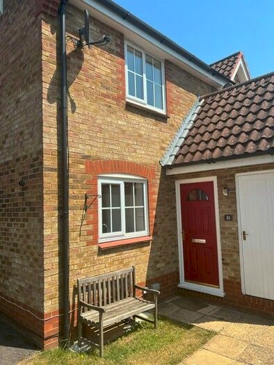 2 Bedroom End Of Terrace House To Rent In Macphail Close, Wokingham, RG40