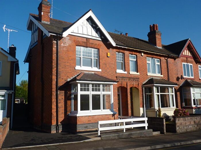 4 Bedroom Semi-Detached House To Rent In Belvedere Road, Burton-On-Trent, Staffordshire, DE13