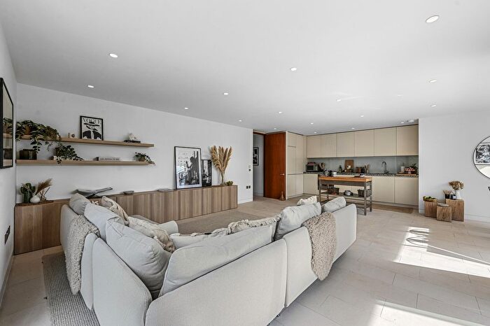 3 Bedroom Flat To Rent In Oval Road, London, NW1