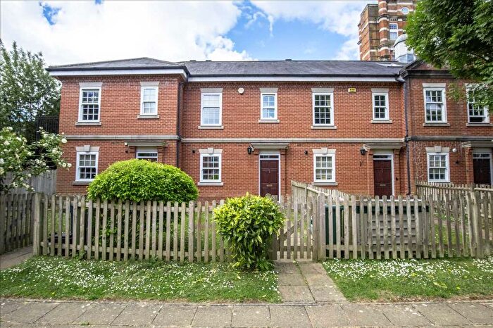 3 Bedroom Terraced House For Sale In Cayton Road, Coulsdon, CR5