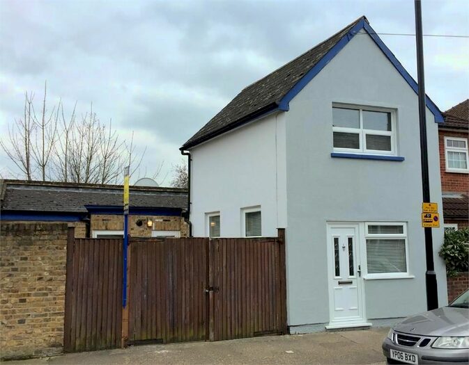 1 Bedroom Detached House To Rent In Linkfield Road, Isleworth, TW7