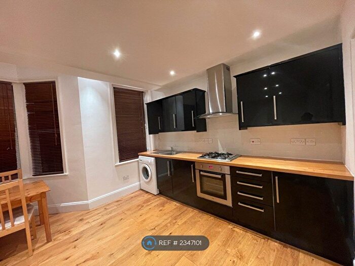 2 Bedroom Flat To Rent In Beechdale Road, London, SW2