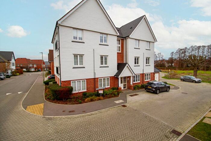 2 Bedroom Apartment For Sale In Mulberry Walk, Fleet, GU51