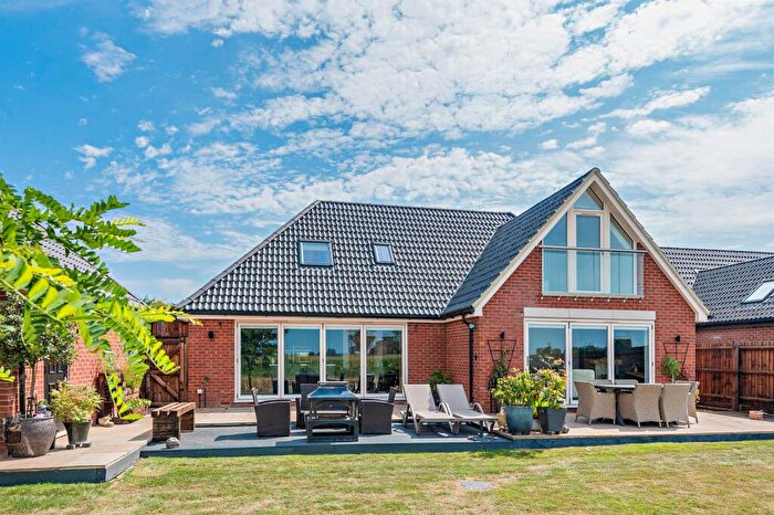 4 Bedroom Detached House For Sale In Carpenters Mews, Newborough, Peterborough, PE6