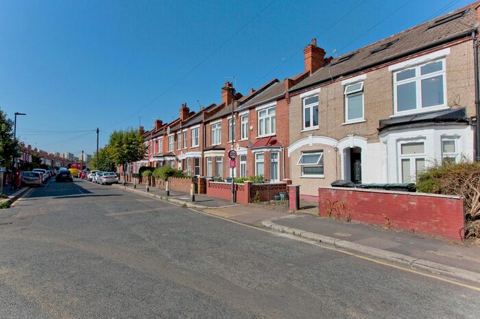 2 Bedroom Flat To Rent In Hermitage Road, London, N4