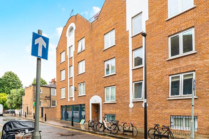 3 Bedroom Flat For Sale In The Terraces, Garner Street, E2