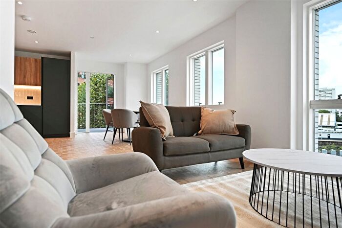 2 Bedroom Flat To Rent In Folgate Apartments, Danvers Avenue, One Clapham Junction, SW11