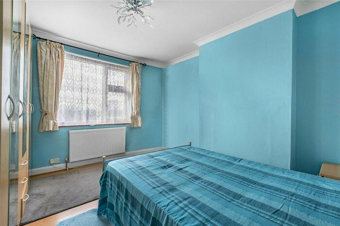 3 Bedroom Terraced House For Sale In Grangecliffe Gardens, London, SE25