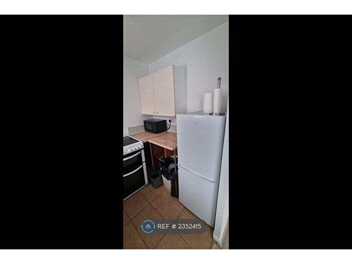 1 Bedroom Flat To Rent In Redrup House, London, SE14