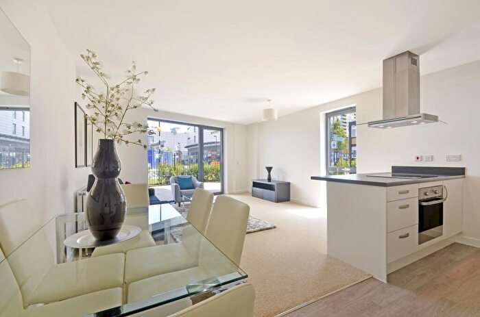 3 Bedroom Apartment To Rent In Chrisp Street, E14