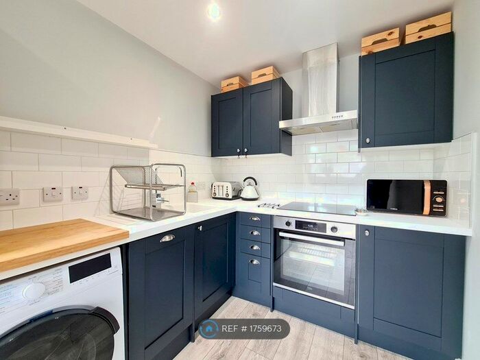 2 Bedroom Flat To Rent In Brockwood Park, Woodhouse, Sheffield, S13