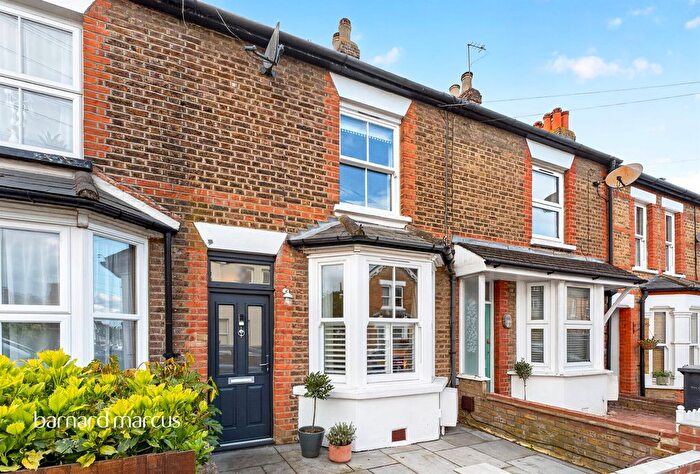 3 Bedroom Terraced House For Sale In Puller Road, Barnet, EN5