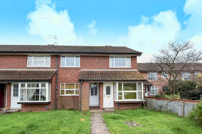 2 Bedroom Flat To Rent In John Russell Close, GU2