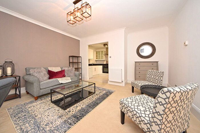 1 Bedroom Terraced House To Rent In Redcliffe Gardens, London, SW10