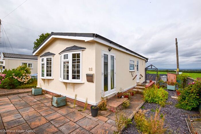 2 Bedroom Mobile/park Home For Sale In Agden Brow Park, Lymm, WA13
