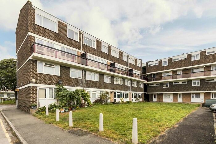 3 Bedroom Flat To Rent In Wessex Close, Norbiton, Kingston Upon Thames, KT1