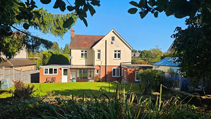 4 Bedroom Detached House For Sale In Basingstoke Road, Alton, GU34