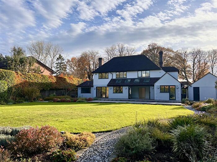 4 Bedroom Detached House To Rent In Meadowside, Great Bookham, KT23