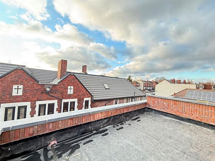 1 Bedroom Flat To Rent In One Bedroom Pent House- Black Lake, West Bromwich, B70