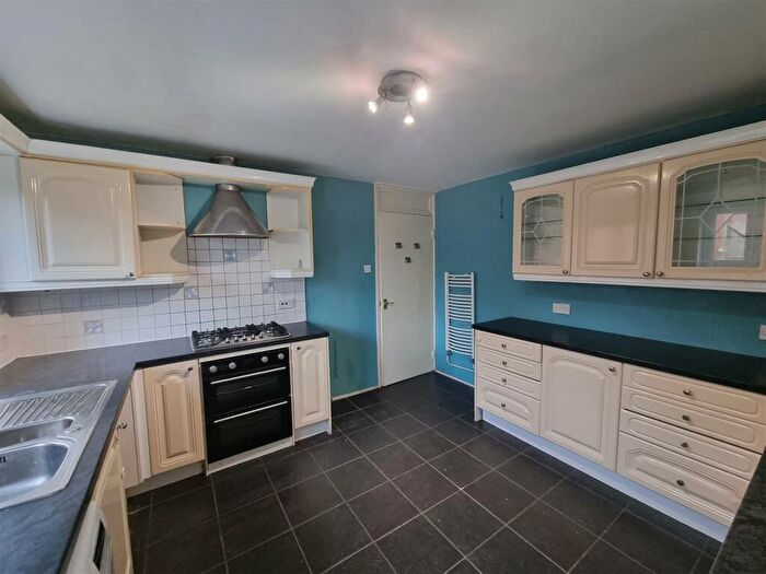 2 Bedroom Flat To Rent In Singleton Close, Croydon, CR0