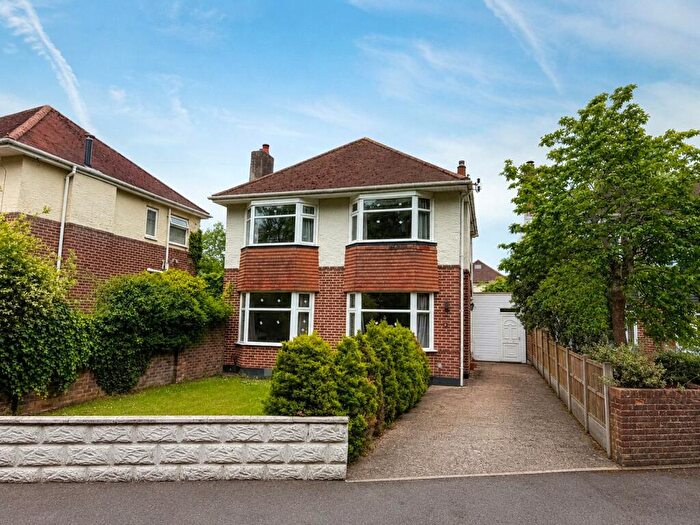 5 Bedroom Detached House For Sale In Maundeville Crescent, Christchurch, Dorset, BH23