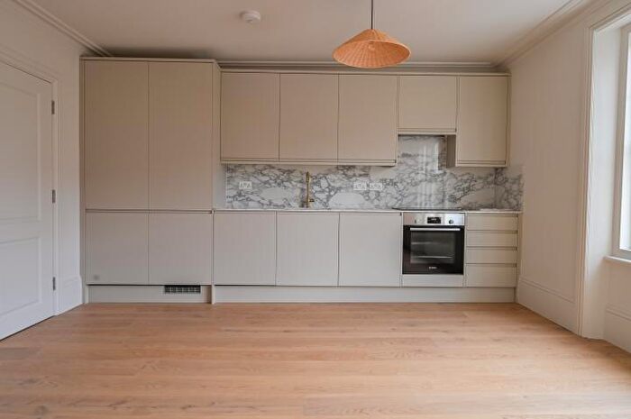 2 Bedroom Flat For Sale In Crouch Hill, Hornsey, London, N8