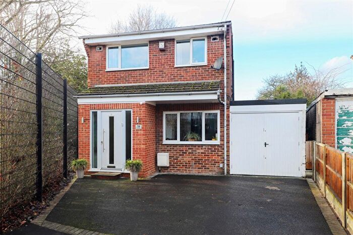 3 Bedroom Detached House For Sale In Peel Way, Hillingdon, UB8