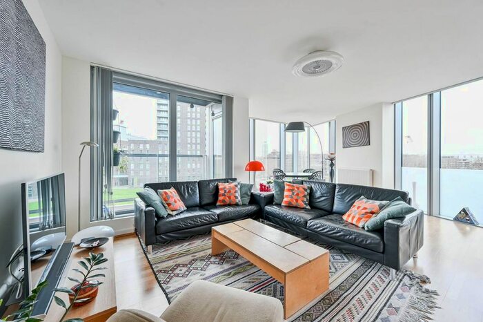 3 Bedroom Flat For Sale In Atrium Heights, Greenwich, London, SE8