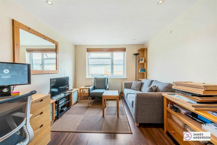 1 Bedroom Flat To Rent In Moore Close, East Sheen, SW14