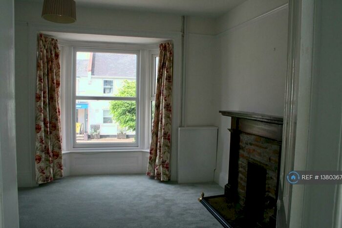 3 Bedroom Flat To Rent In East Street, South Molton, EX36