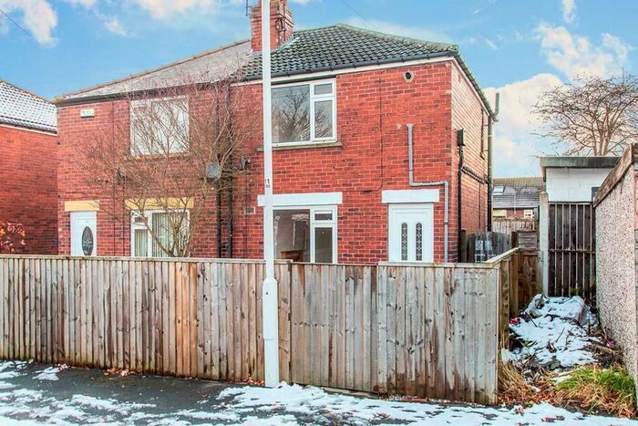 2 Bedroom Semi-Detached House To Rent In Vicarage Avenue, Gildersome, Morley, Leeds LS27