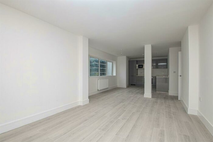 2 Bedroom Apartment To Rent In Avebury Boulevard, Milton Keynes, MK9