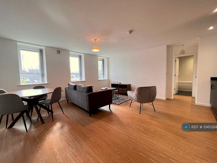 2 Bedroom Flat To Rent In Rufus Court, Leeds, LS14