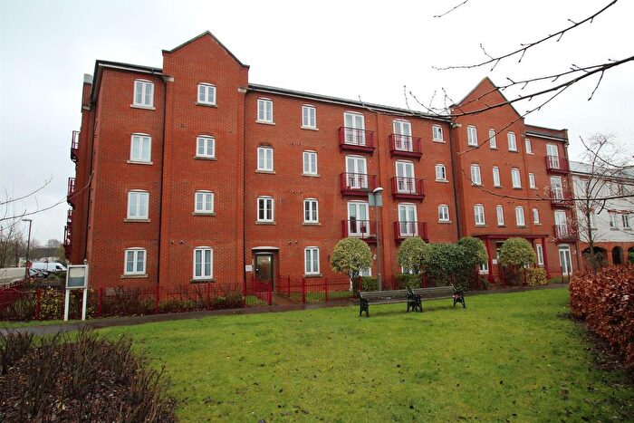 2 Bedroom Flat To Rent In Coxhill Way, Aylesbury, HP21