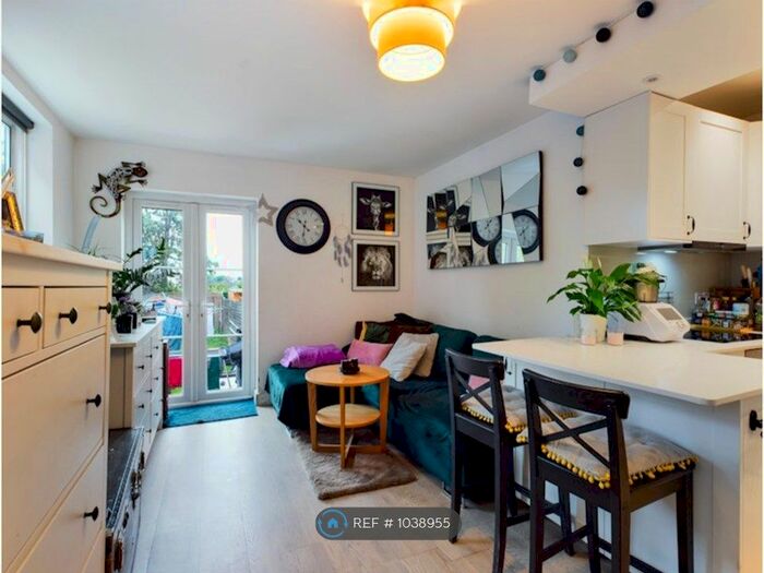 2 Bedroom Flat To Rent In Ground Floor, London, NW10