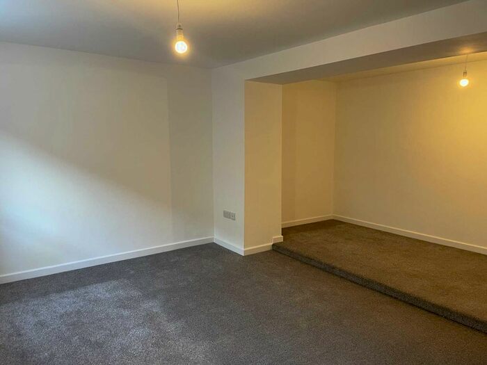 2 Bedroom Flat To Rent In Fore Street, Chard TA20
