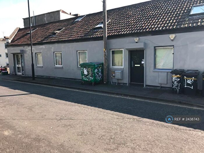 5 Bedroom Flat To Rent In Ninetree Hill, Bristol, BS1