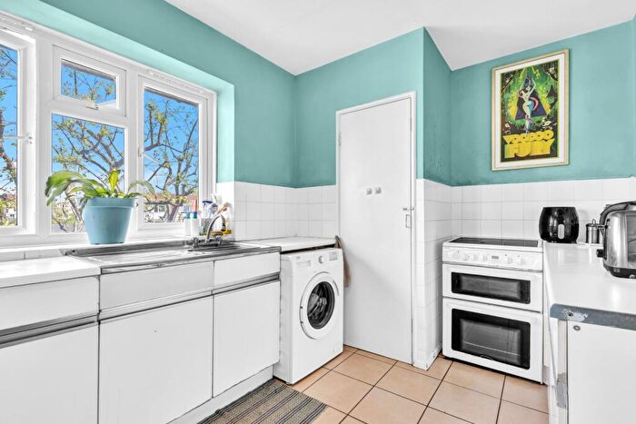 1 Bedroom Flat For Sale In Campsbourne Road, London, N8