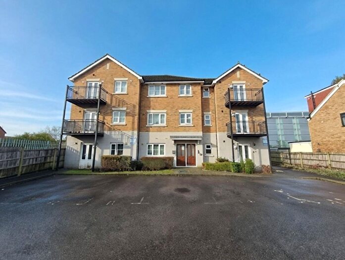 2 Bedroom Flat For Sale In New Road, Harlington, Hayes, UB3