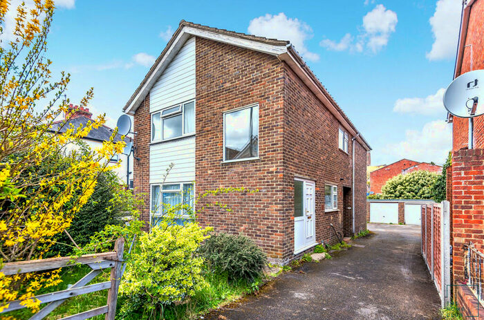 2 Bedroom Flat To Rent In Madrid Road, Guildford, GU2