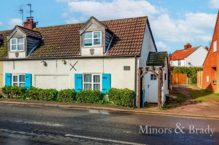 3 Bedroom Semi-Detached House For Sale In The Street, Sea Palling, NR12