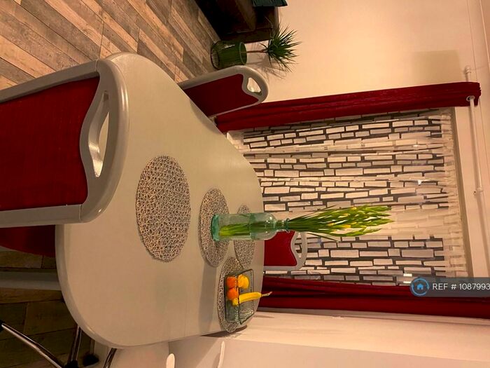 2 Bedroom Flat To Rent In Romulus Road, Gravesend, DA12