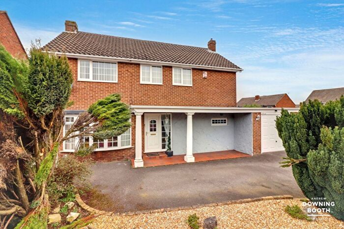 3 Bedroom Detached House For Sale In Edinburgh Drive, Walsall, WS4