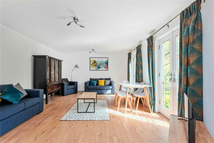 2 Bedroom Apartment To Rent In Durward Street, London, E1