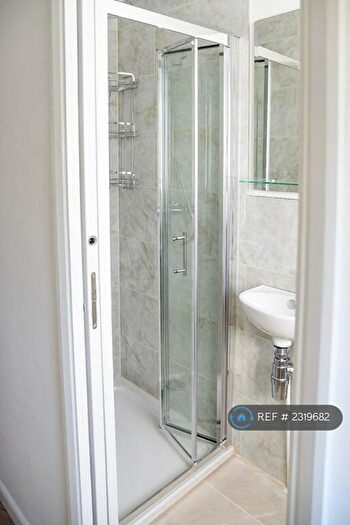 5 Bedroom Semi-Detached House To Rent In Hathway Walk, Bristol, BS5