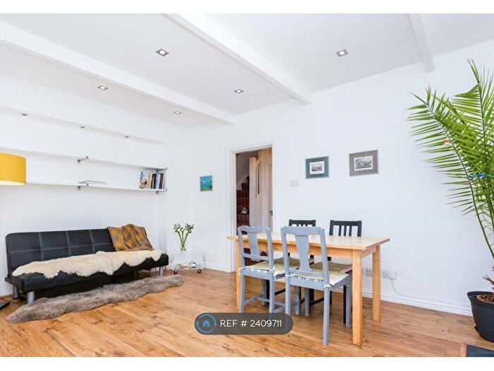 2 Bedroom Terraced House To Rent In Newton Crescent, Rosyth, Dunfermline, KY11