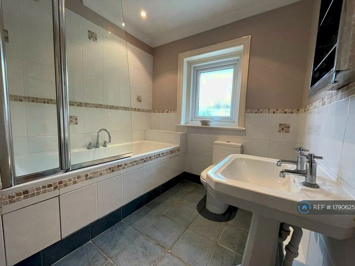 2 Bedroom Flat To Rent In Bodorgan House, Bournemouth, BH2